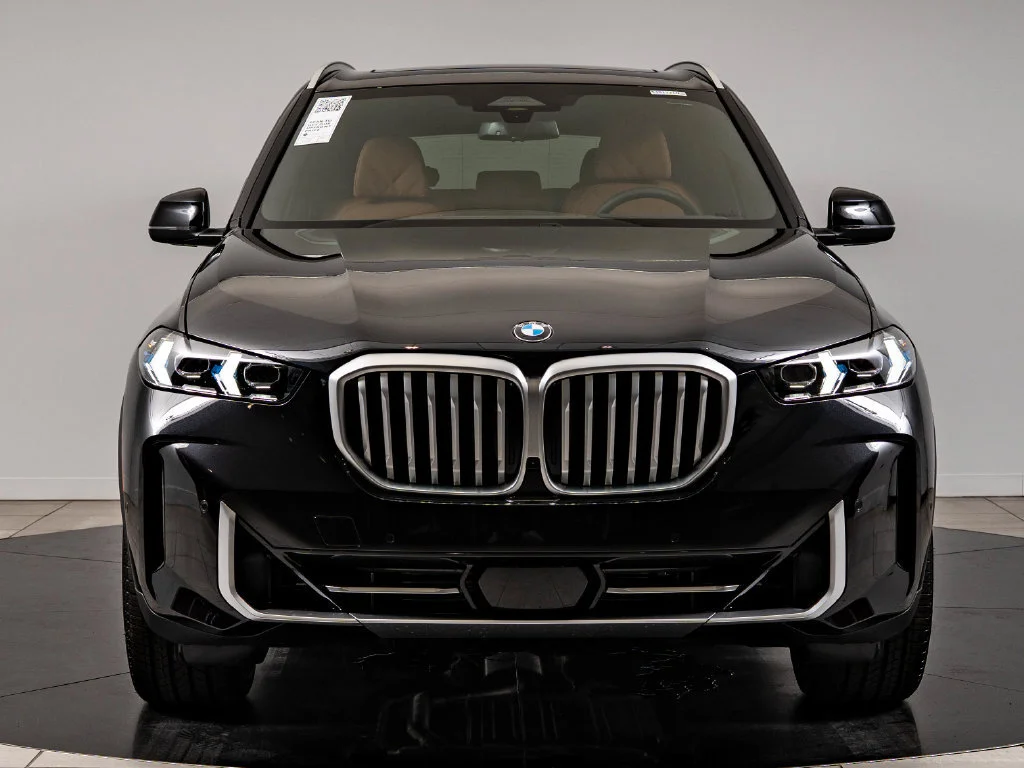 New 2026 Black Sapphire Metallic BMW xDrive40i image 2