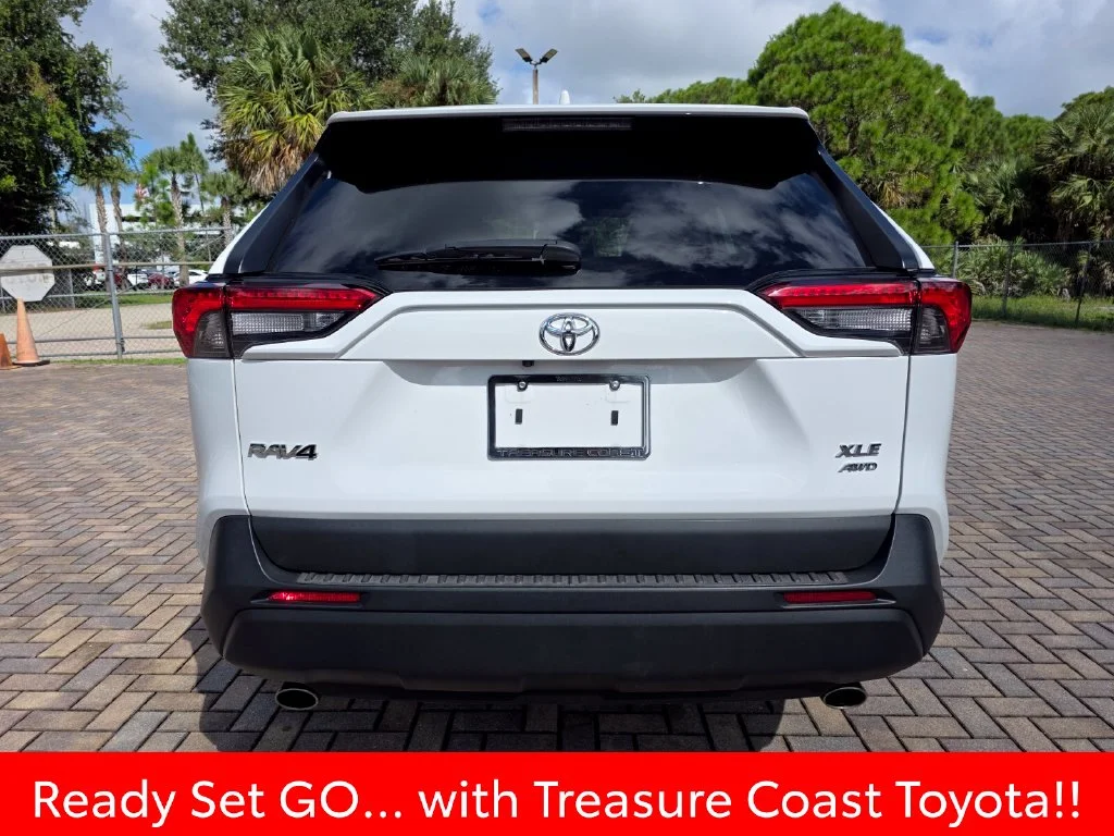 Used 2025 White Toyota XLE image 11