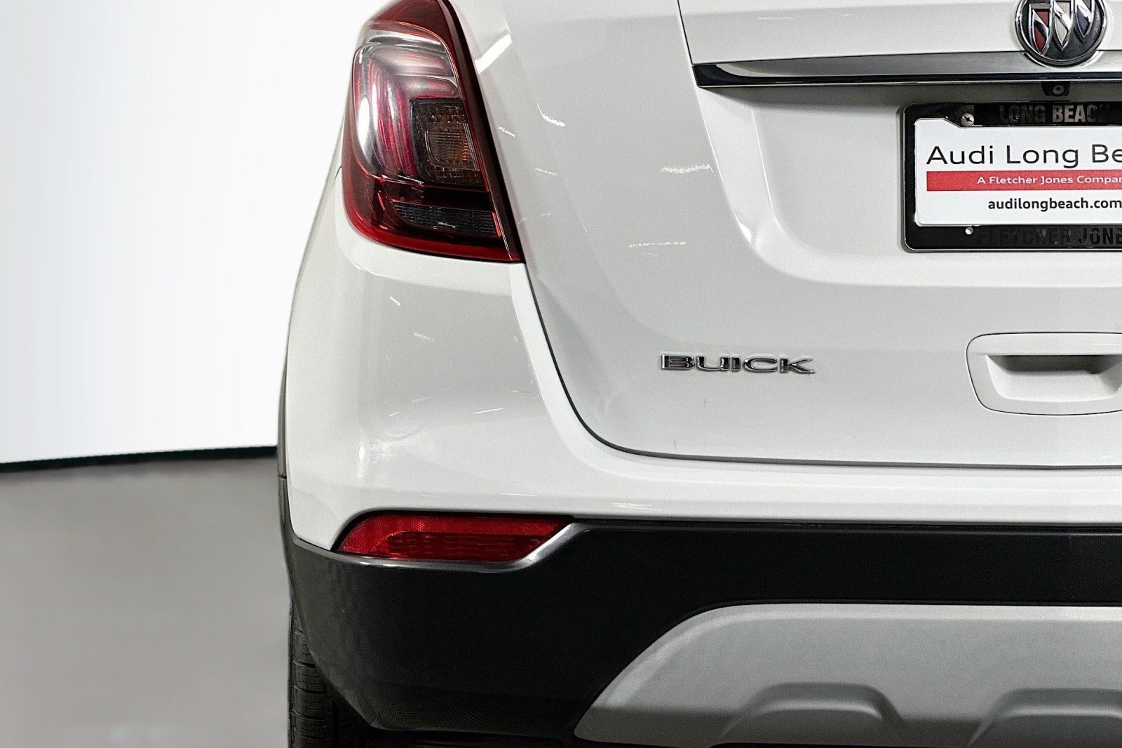 Used 2018 Summit White Buick Preferred image 17
