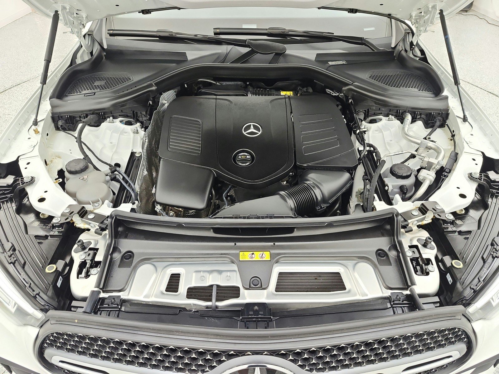Used 2024 Polar White Mercedes-Benz GLC 300 SUV image 16
