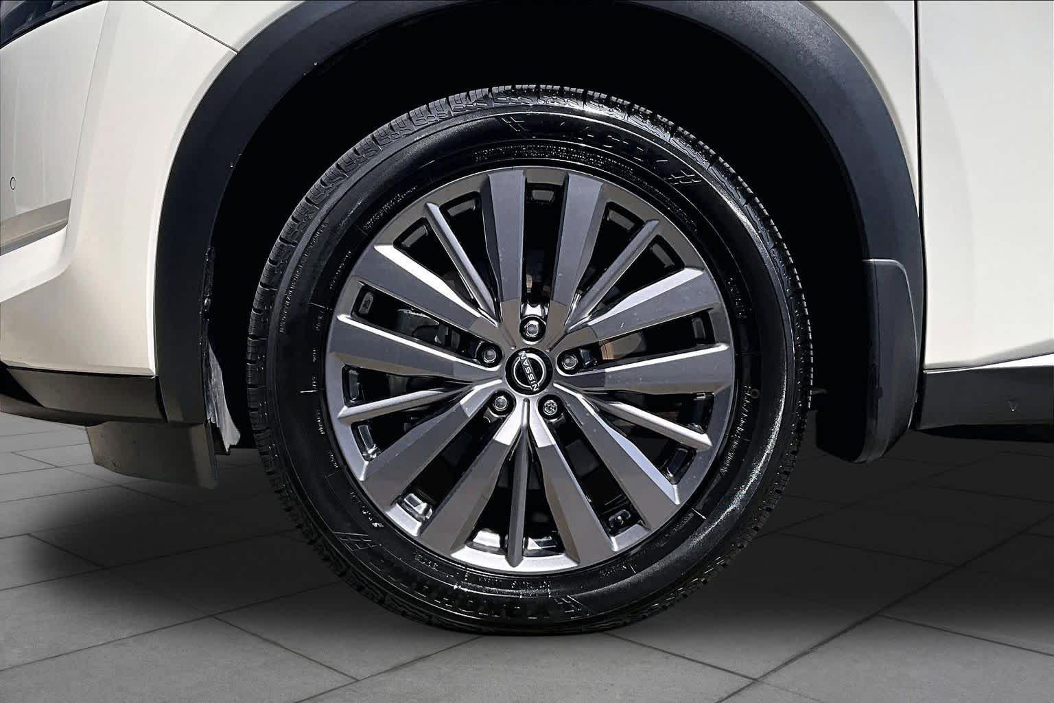 Used 2024 Pearl White Tricoat Nissan SL image 11