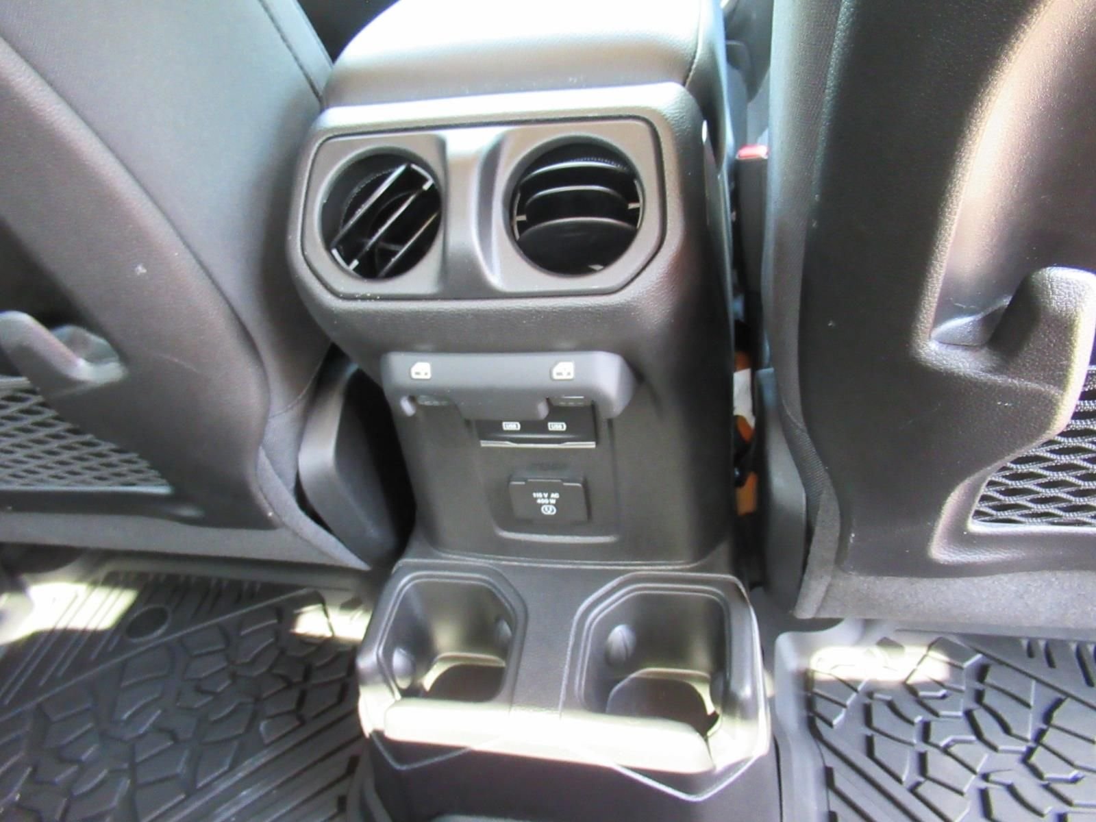 Used 2025  Jeep Mojave image 35