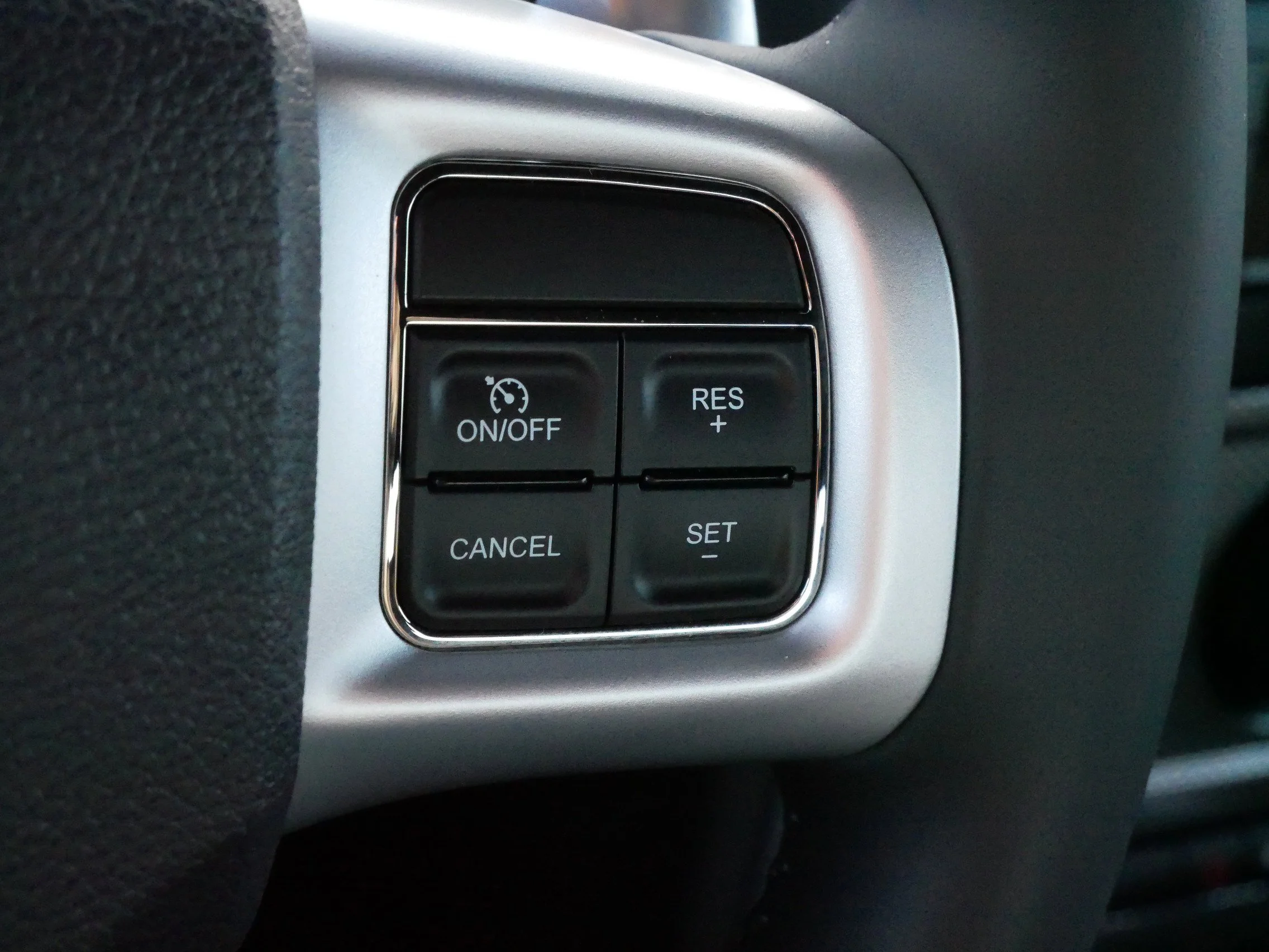 Used 2013 Bright White Dodge R/T image 25