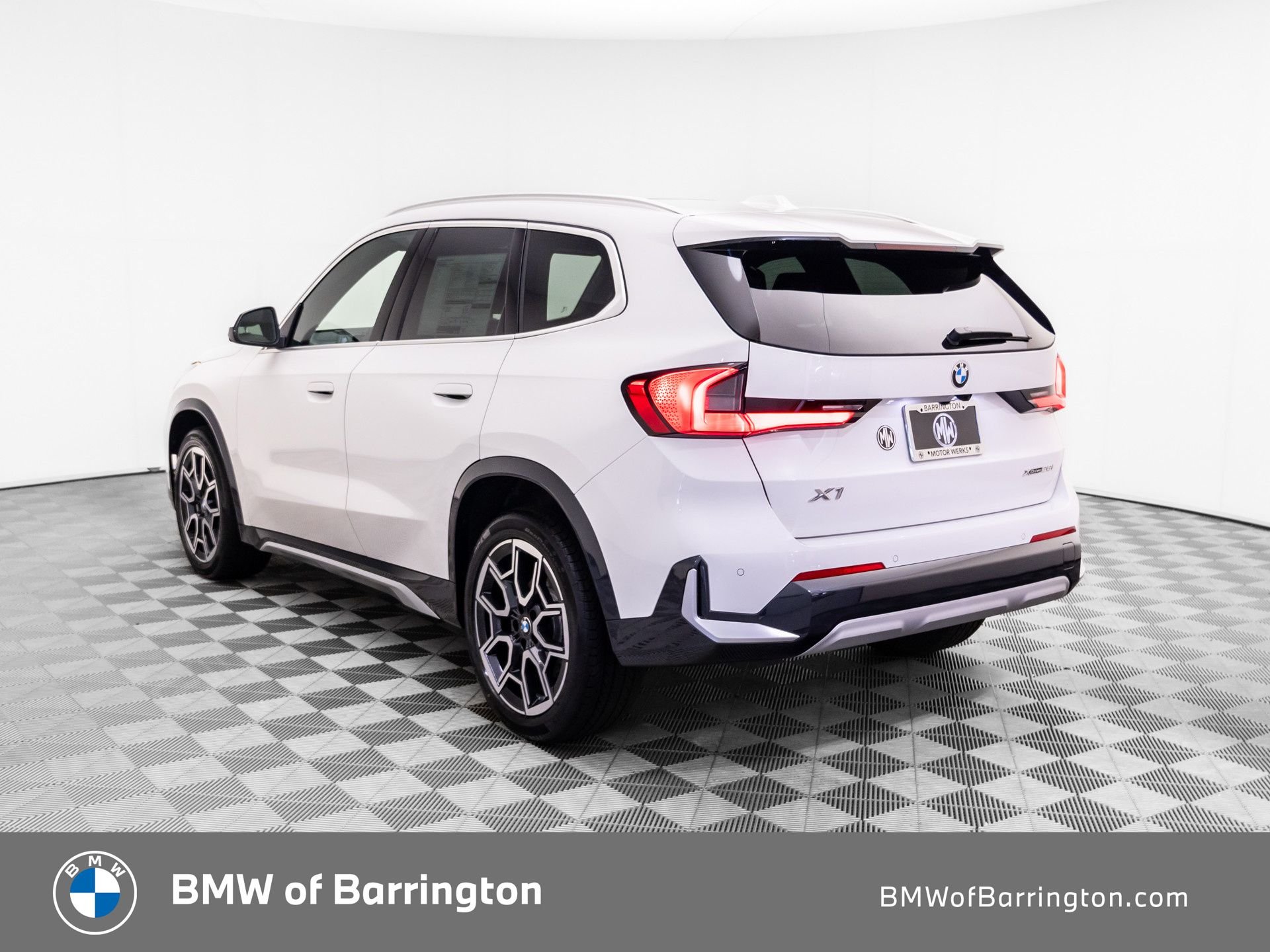 New 2026 Alpine White BMW xDrive28i image 3