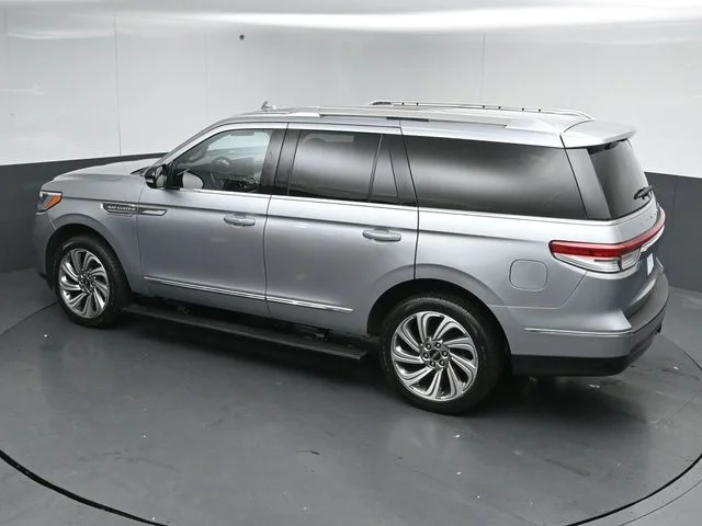 Used 2023 Silver Lincoln Reserve image 51