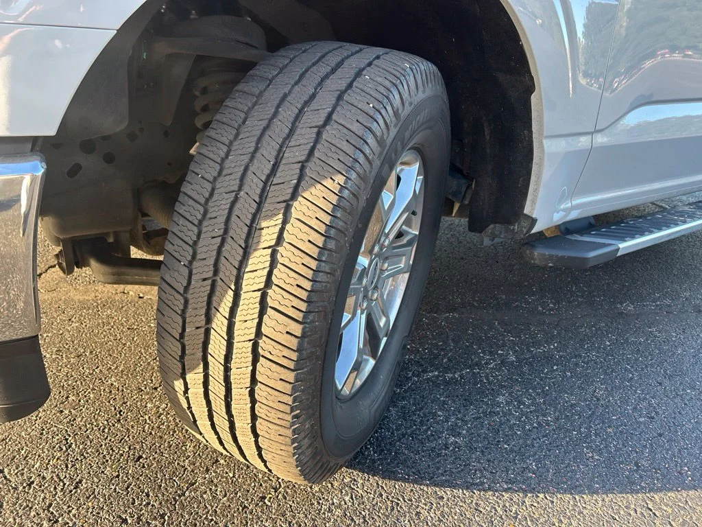 Used 2023 Avalanche Ford XLT image 4