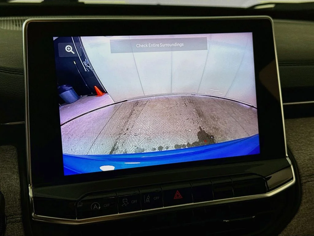 Used 2023 Laser Blue Pearlcoat Jeep Latitude image 5