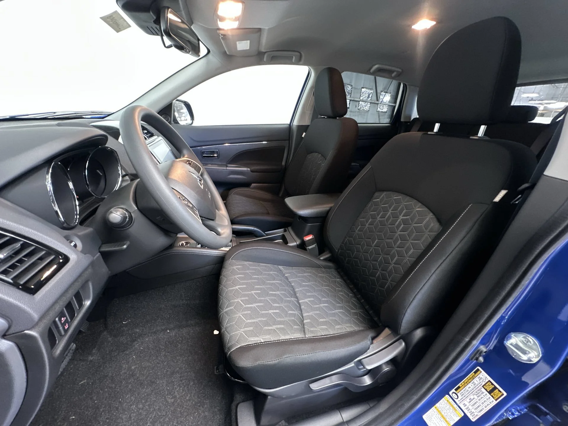 New 2026 Octane Blue Metallic Mitsubishi ES image 12