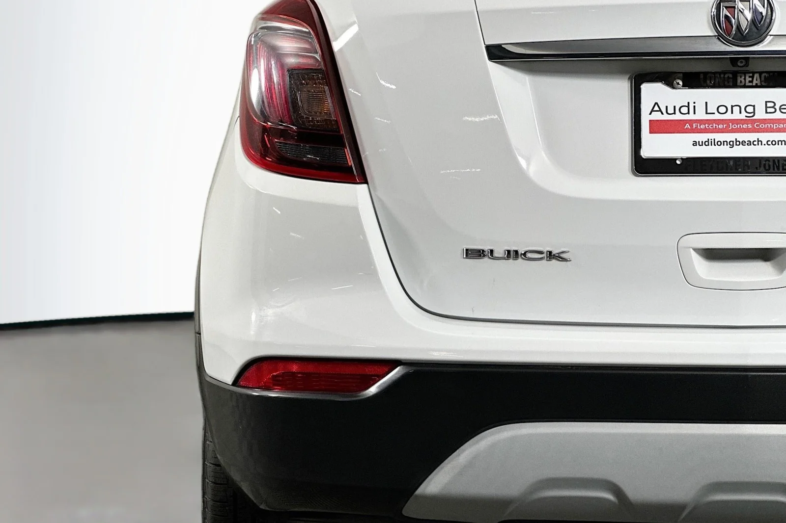 Used 2018 Summit White Buick Preferred image 17