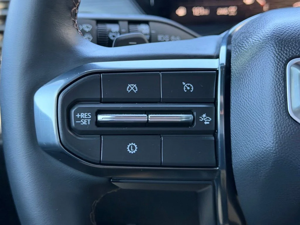 Used 2024 White GMC AT4 image 17