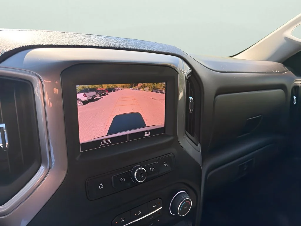 Used 2022 Summit White Chevrolet Custom image 25
