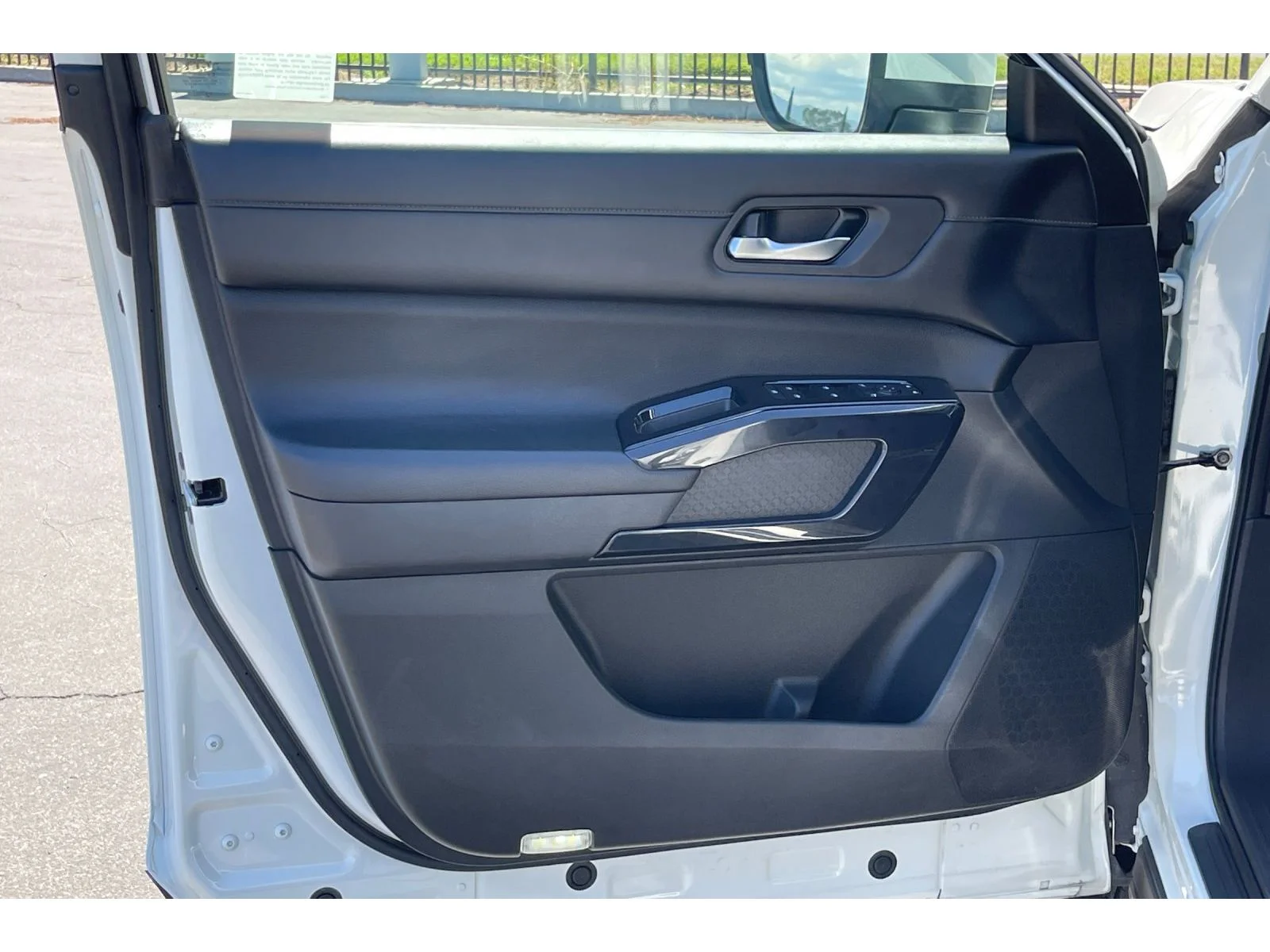 Used 2022 Pearl White Tricoat Nissan SV image 12