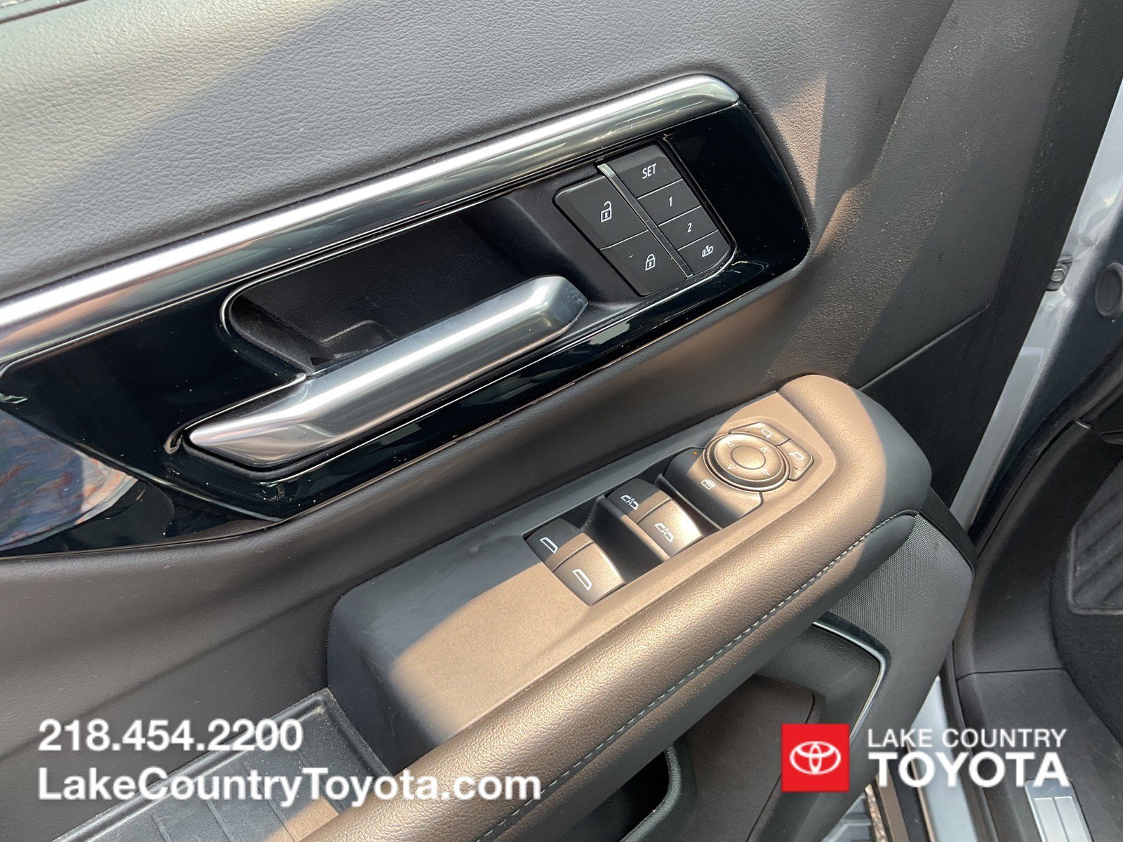 Used 2025 Gray Chevrolet Z71 image 24