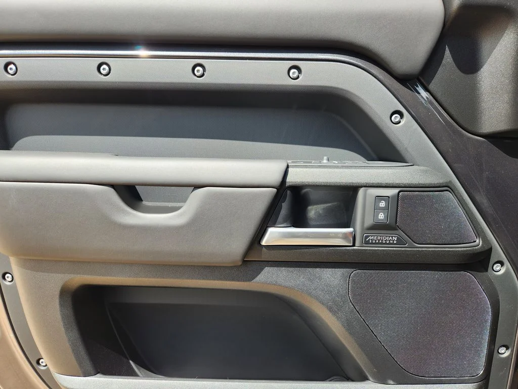 2025 Land Rover Defender V8 - Photo 16