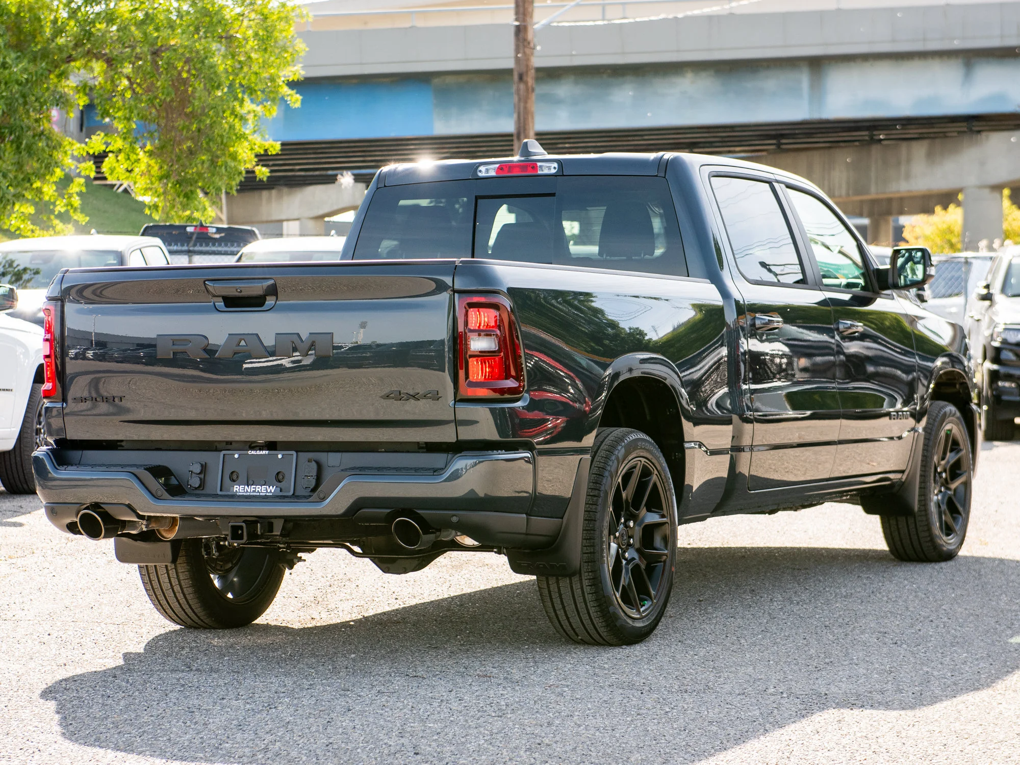 New 2026 Blue RAM Sport* Crew Cab 4x4, 3.92 Rear Axle, 22 Inch Wheels, Heated Seats/Wheel image 6