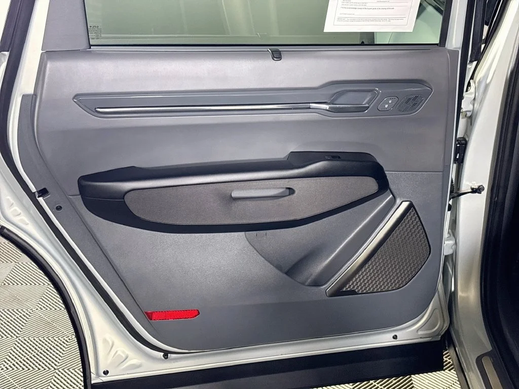 Used 2024 Ivory Kia Land image 20