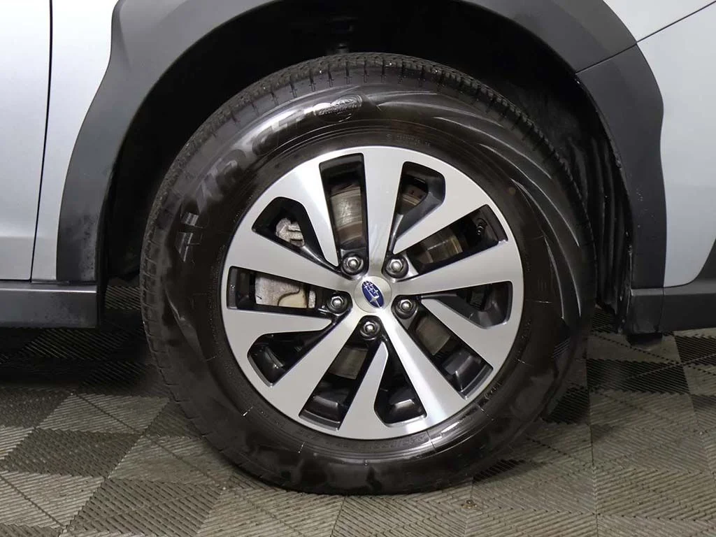 Used 2025 Ice Silver Metallic Subaru Premium image 19