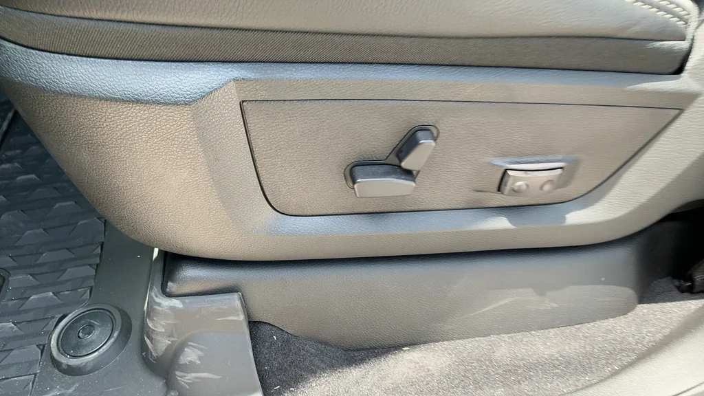 New 2026 Ceramic Gray Clear-Coat Exterior Paint RAM Laramie image 18