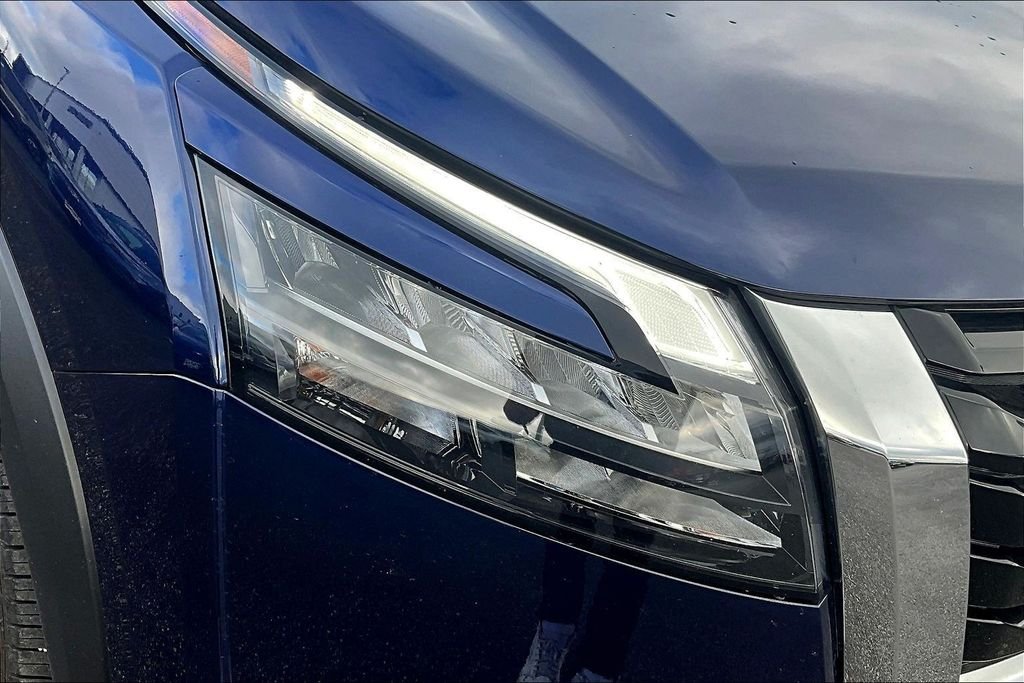 Used 2025 Blue Nissan SL image 26