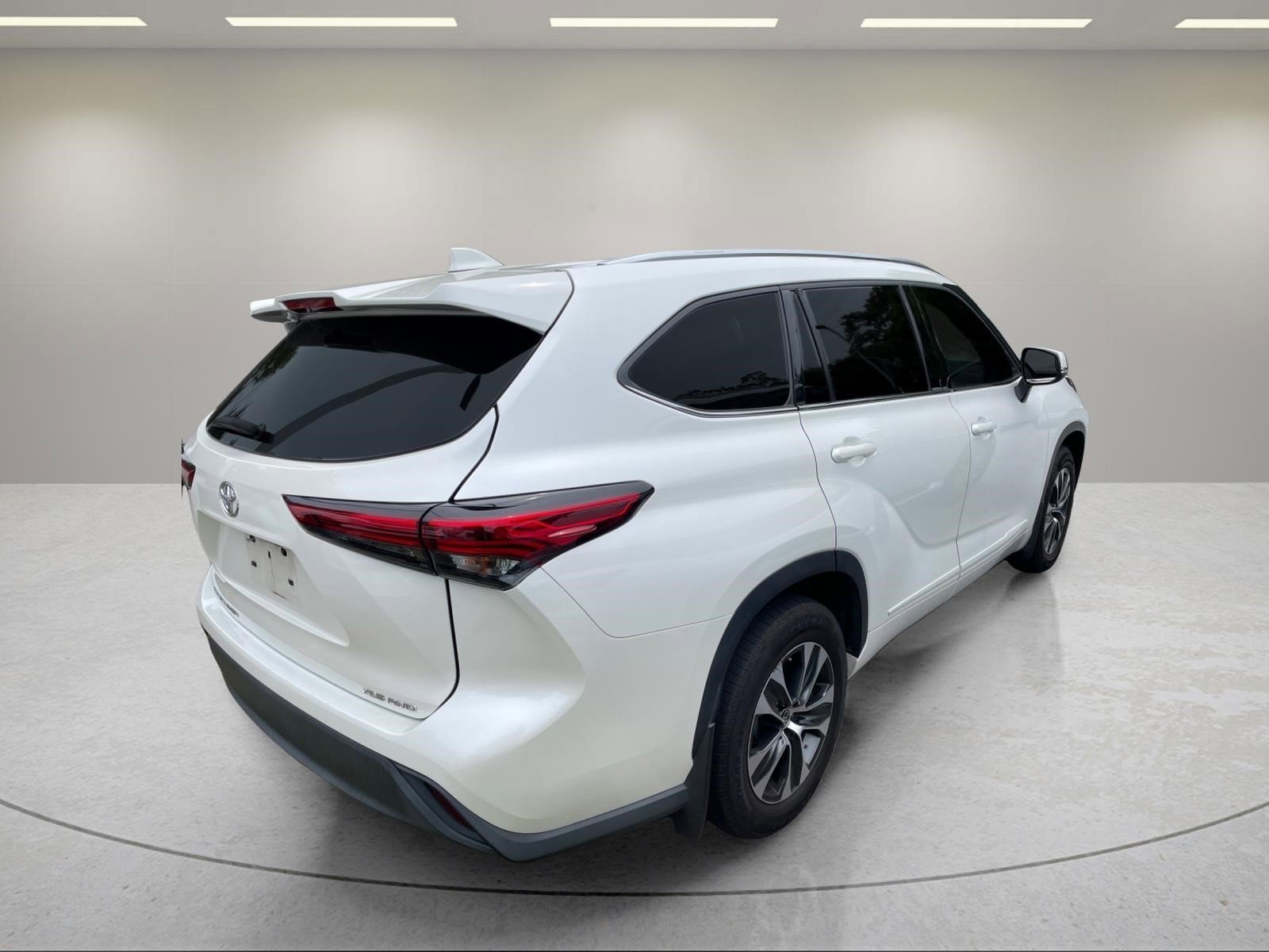 Used 2021 Blizzard Pearl Toyota XLE image 14