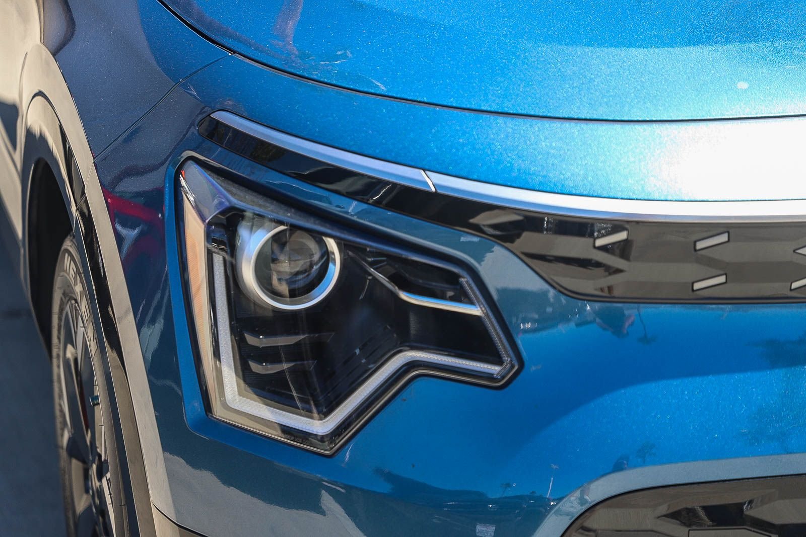 Used 2023 Blue Kia Wind image 4