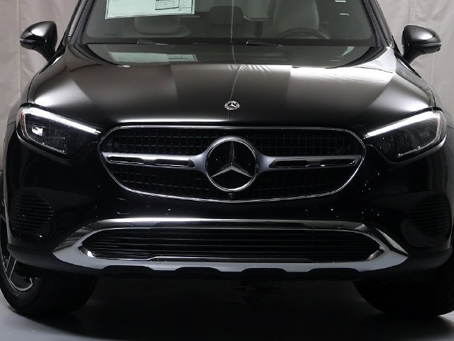 New 2027 Obsidian Black Metallic Mercedes-Benz GLC 300 image 32