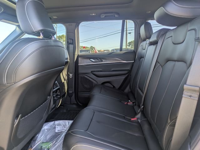 New 2025 Silver Zynith Exterior Paint Jeep Limited image 35