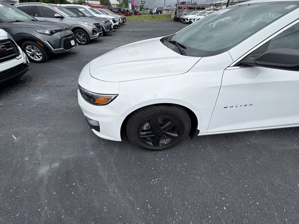 Used 2022 White Chevrolet LS image 10