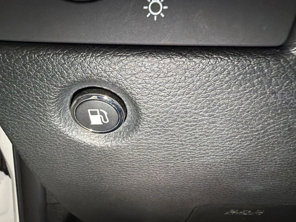 Used 2015 Bright White Clearcoat Jeep Laredo image 19