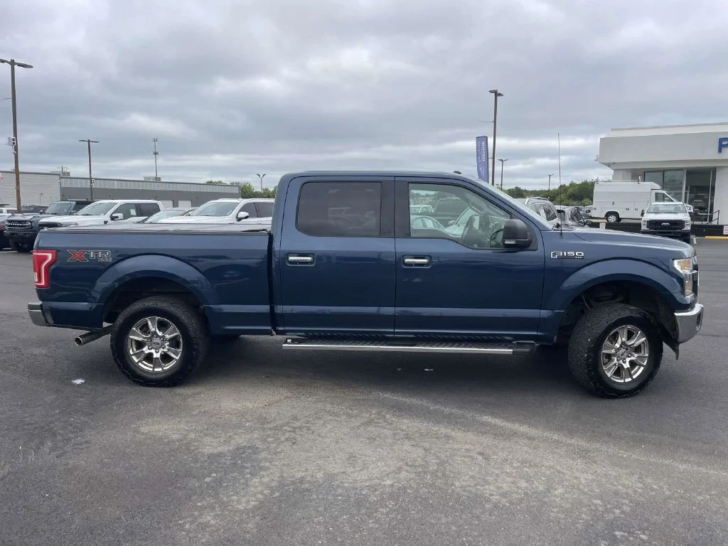 Certified Used 2017  Ford XLT image 2