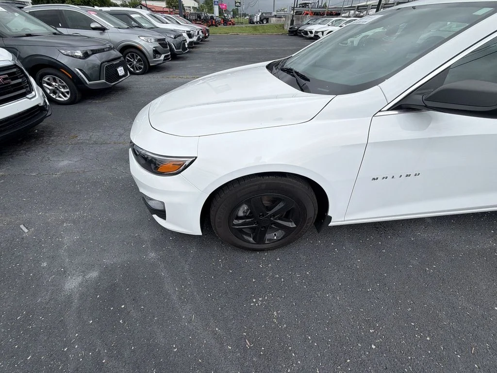 Used 2022 White Chevrolet LS image 10