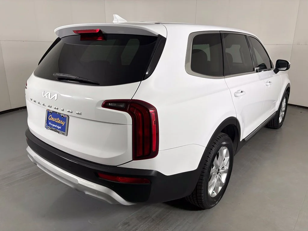 Used 2022 White Kia LX image 8