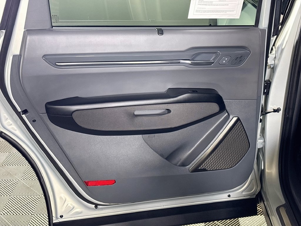 Used 2024 White Kia Land image 20