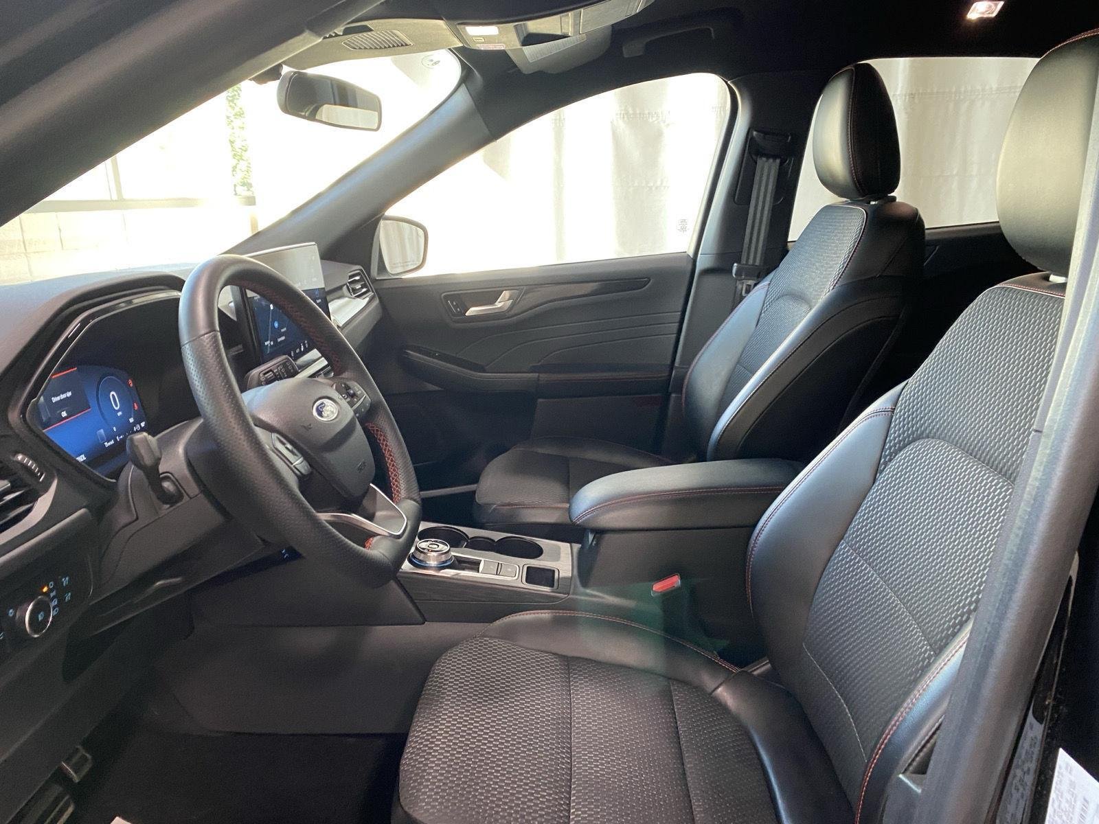 Used 2023 Agate Black Ford ST-Line Select image 16