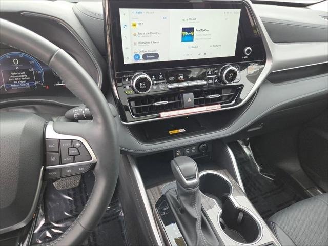 Certified Used 2025 MAGNETIC GRAY MET. Toyota  image 11