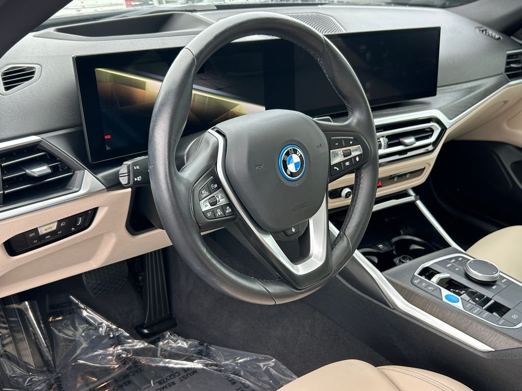 Certified Used 2023 Tanzanite Blue II Metallic BMW eDrive40 image 13