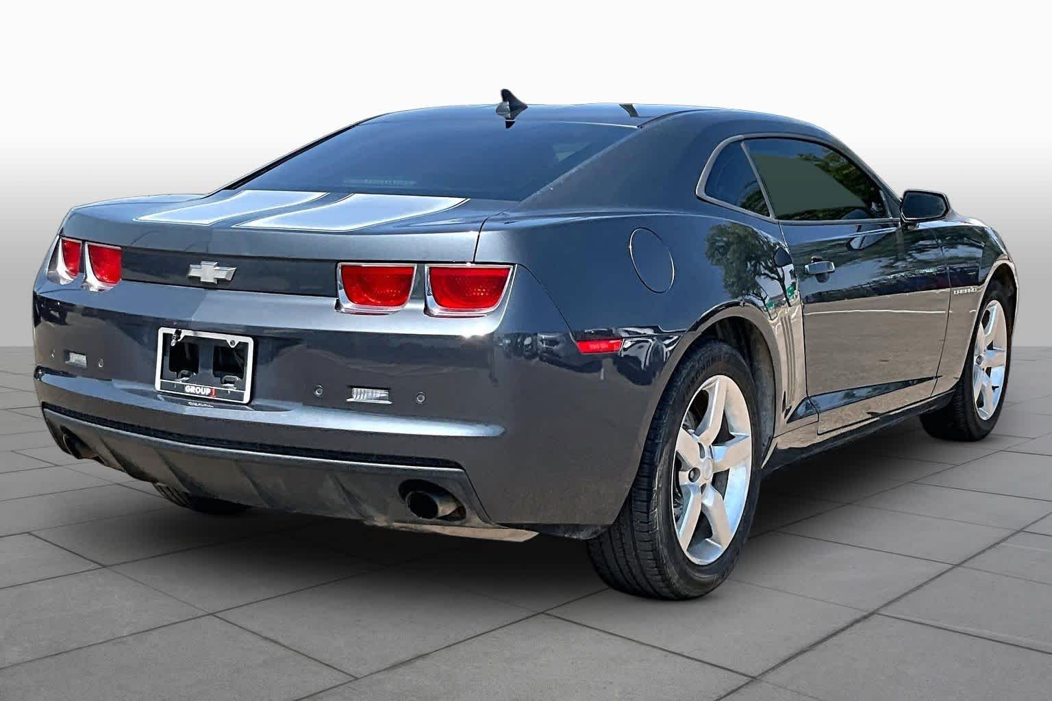 Used 2010 Cyber Gray Metallic Chevrolet 2LT image 11