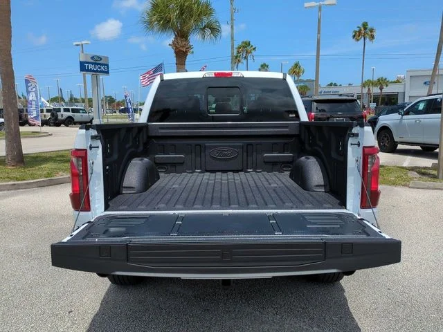 New 2026 Oxford White Ford XLT image 13