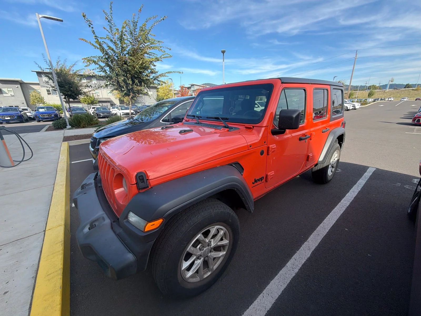 Used 2023  Jeep Sport S image 1