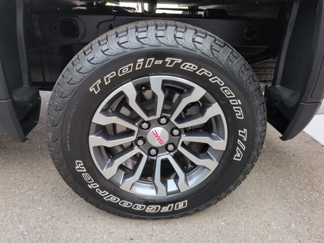 Used 2021 Summit White GMC  image 32