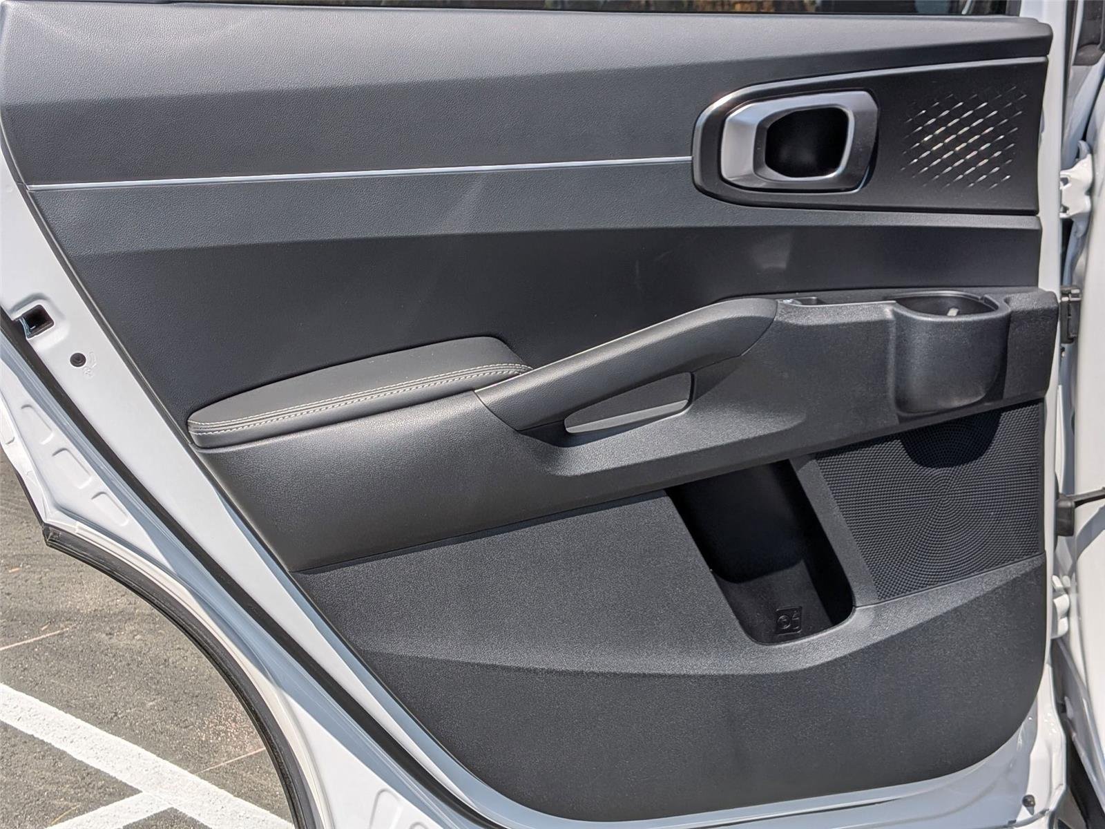 New 2026 Glacial White Pearl Kia LX image 23