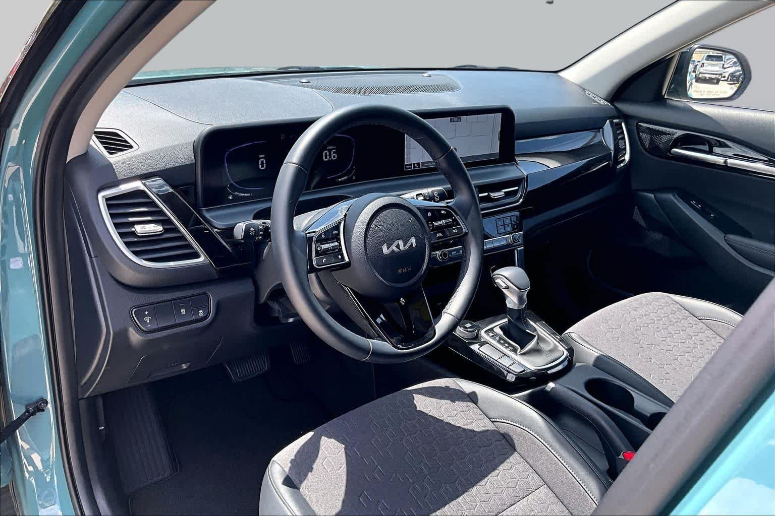 Used 2026 Pluton Blue/Black Roof Kia S image 16