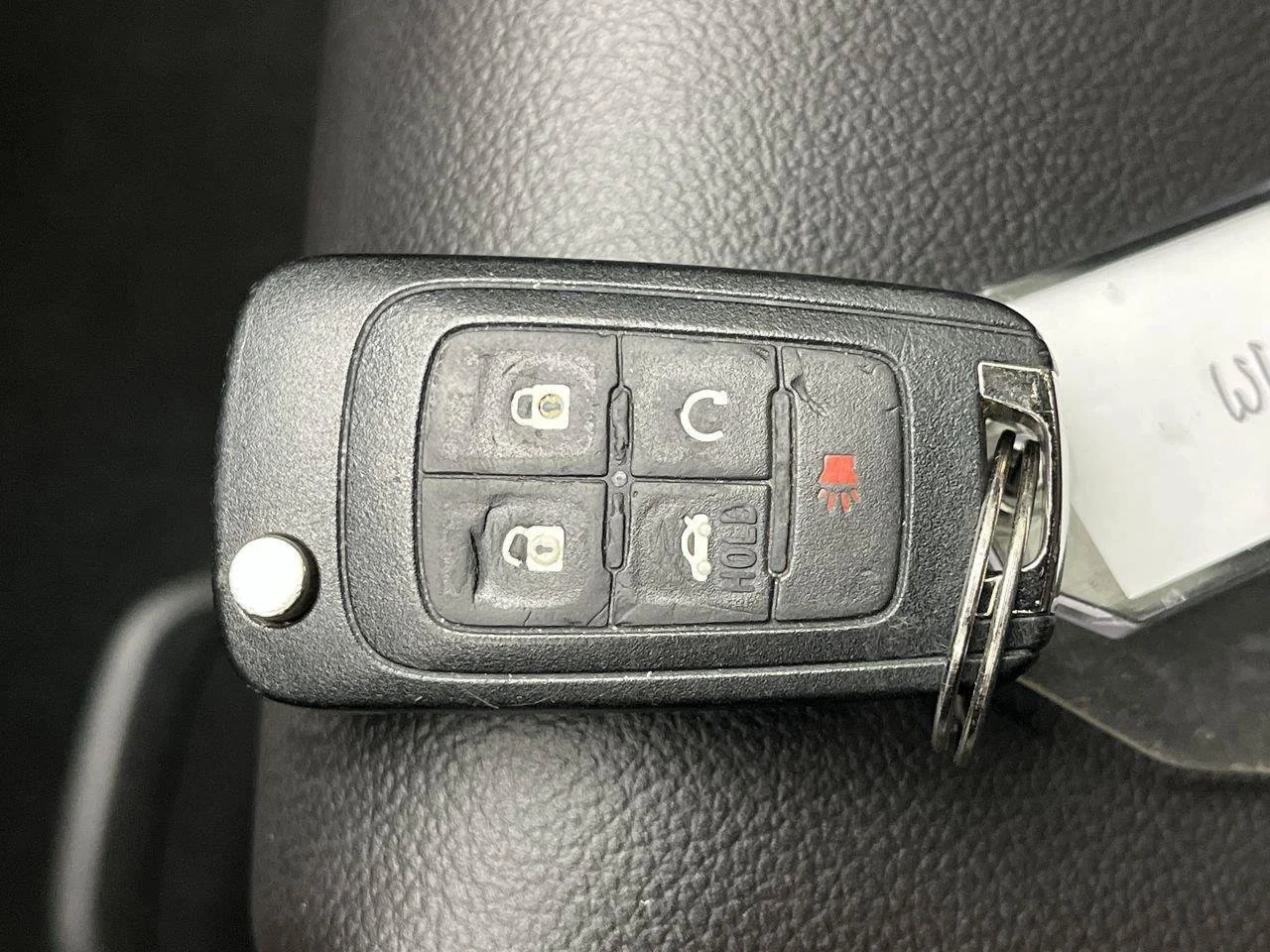 Used 2015 SILVER ICE METALLIC Chevrolet LT image 23