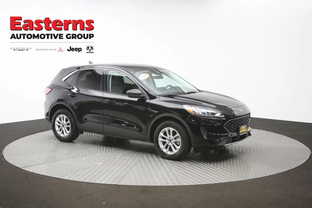 Used 2022 Black Ford SE image 46
