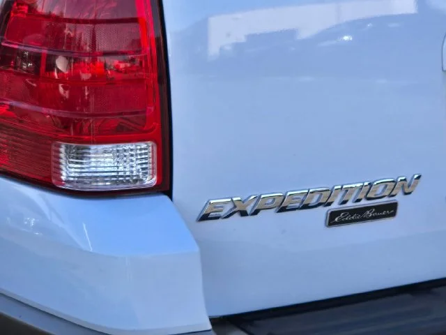 Used 2004 White Ford Eddie Bauer image 19