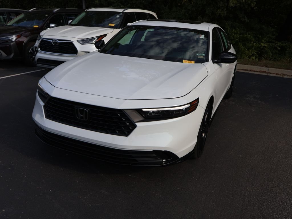 Used 2023  Honda Sport-L image 3