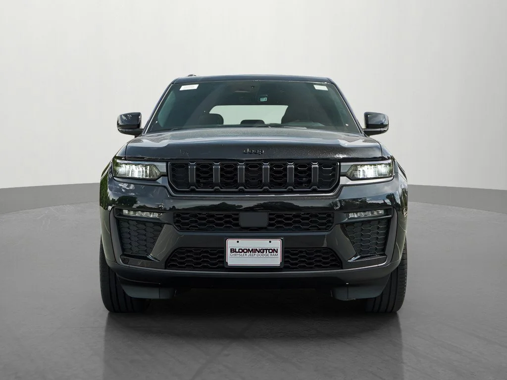 New 2026 Diamond Black Crystal Pearlcoat Jeep Limited image 2