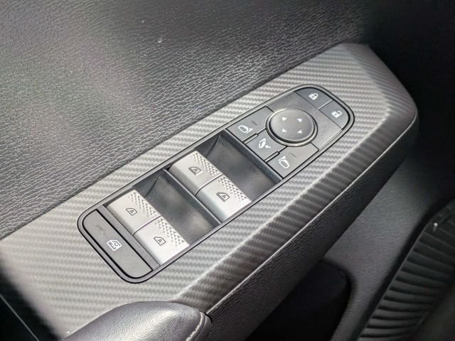 Used 2025  Mitsubishi SE image 26