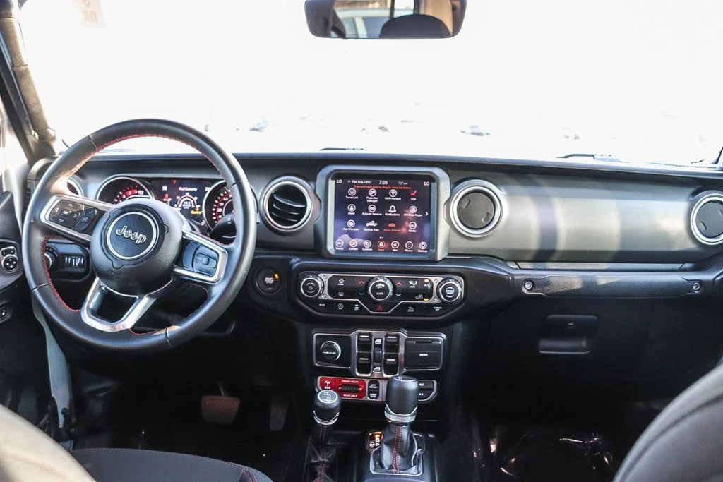 Used 2022 Silver Jeep Rubicon image 14
