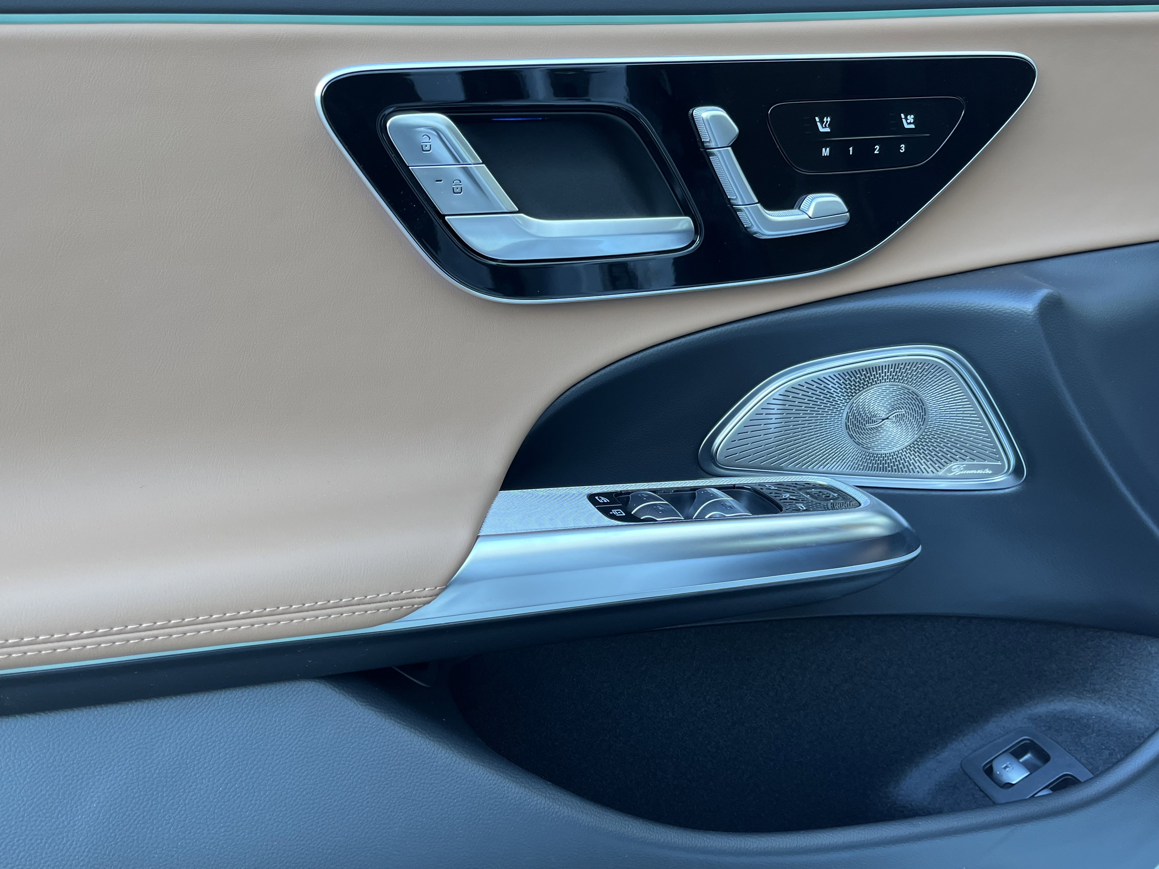 New 2026 MANUFAKTUR Moonlight White Metallic Mercedes-Benz AMG® E 53 E image 12